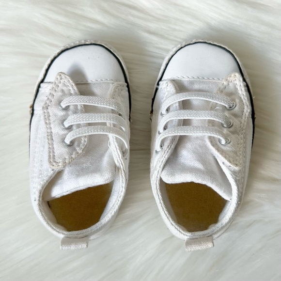 White infant converse runners - Picture 3 of 6